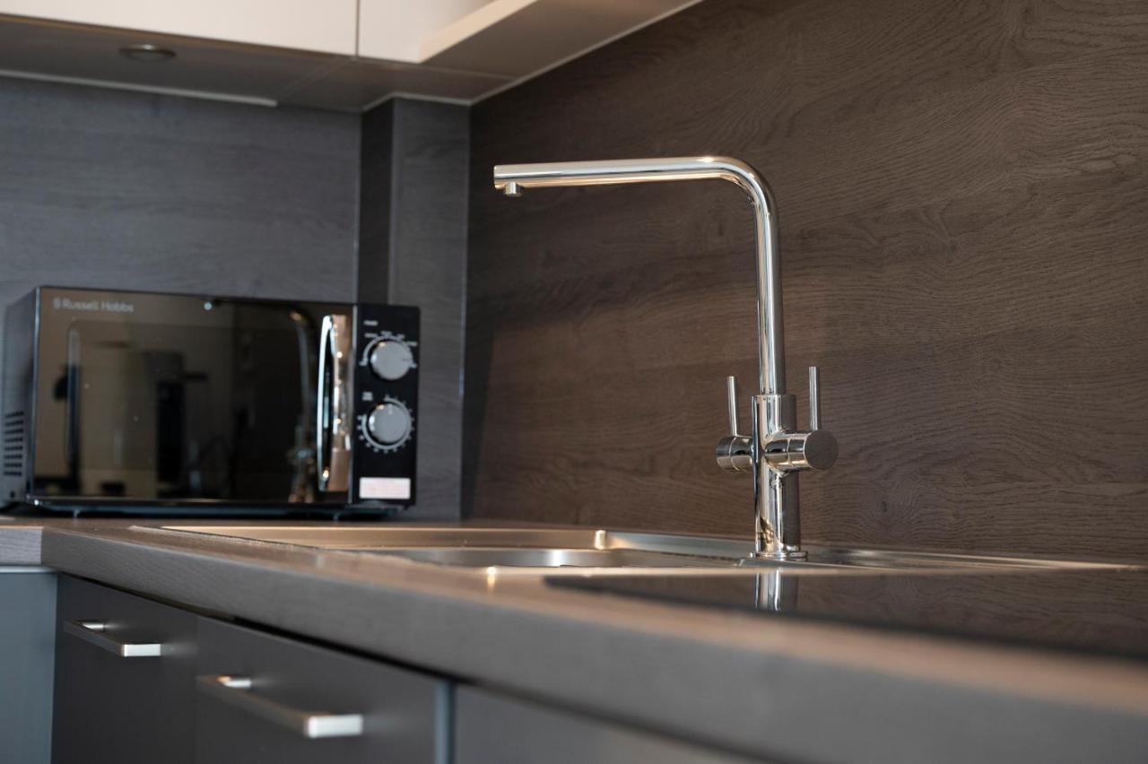 Seven Living Ashford - Modern And Spacious Apartments Esterno foto